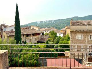 Appartement  President lluis companys. Pis amb gran terrassa en venda al centre de besalú