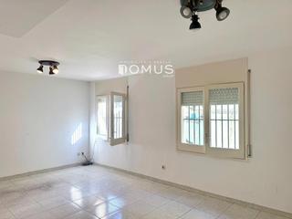 Local Comercial  President lluis companys. Local comercial en venta en el centro de besalú