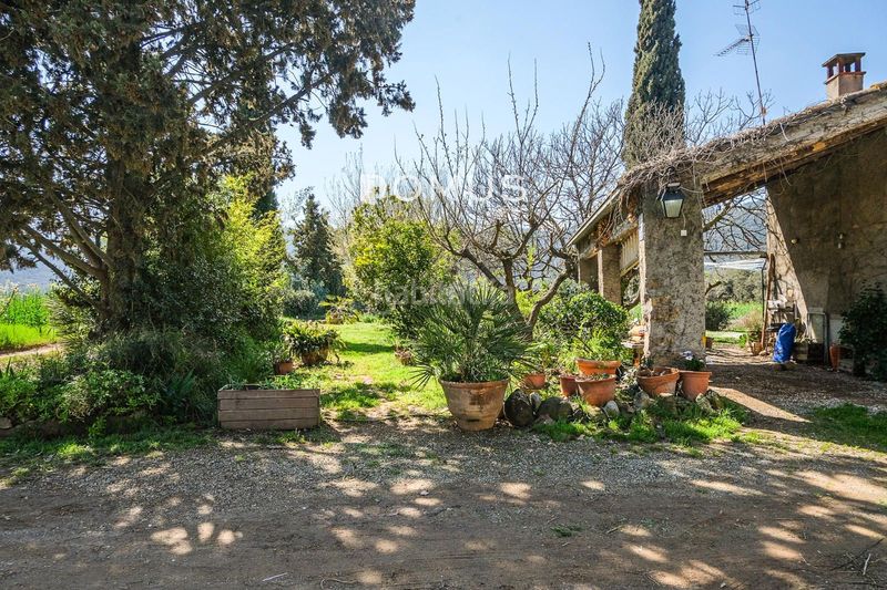 Foto f73a1774-4b33-43ed-b41e-ea1fecf2bed7. Masía  en venta en Besalú