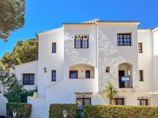 Duplex  Cossis, dels. Dúplex con terraza y piscina cerca del mar lescala