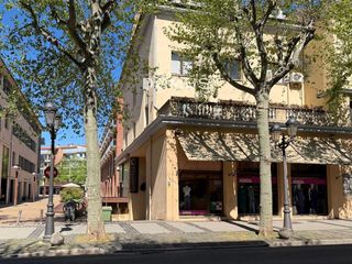 Location Parking voiture  Clarà. Garaje en alquiler en olot