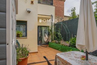 Appartement  De l'ajuntament. Planta baja con patio, 3 habitaciones y mucha tranquilidad en se