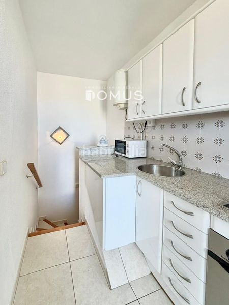 Foto f068f10f-3547-406c-b2a8-ec33a0e2a243. Location attique avec chauffage dans Nucli Antic Escala (L´)