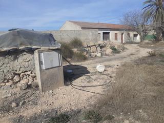 Mas à Los villenas. Parcela con terreno y casa a reformar cerca del pueblo del pilar