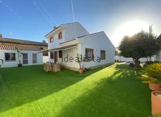 Chalet en Salar 59. Villa de lujo estilo mediterraneo en torre de la horadada a 250
