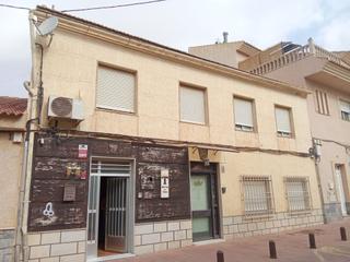 Casale in Roldán. Casa en venta con posibilidad de cambio por planta baja y dinero