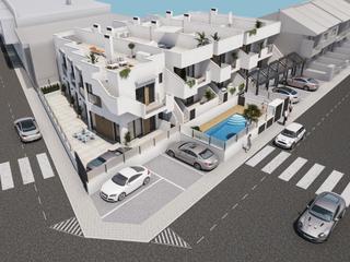 Casa a Almeria. Bungalows altos con solarium y bajos con patio privado y piscina