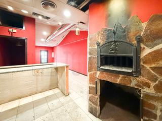 Lloguer Local Comercial a Carrer sant pere 37. Local con salida de humos