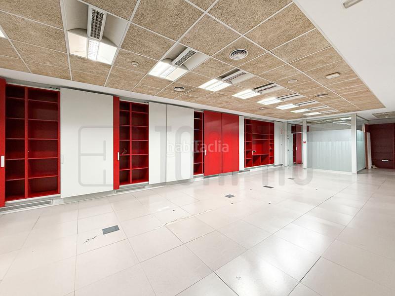 Foto f15b55bc-f4ab-4acd-a4f9-67e26ebb5131. Bureau dans carrer de sardà 123 dans Eixample Sabadell