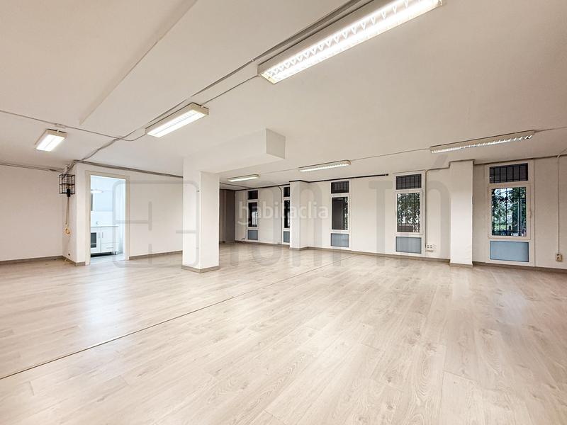 Foto 4be1608e-9821-4d00-beec-fae246d3fe64. Alquiler oficina  en la calle del sol, centro en Sabadell