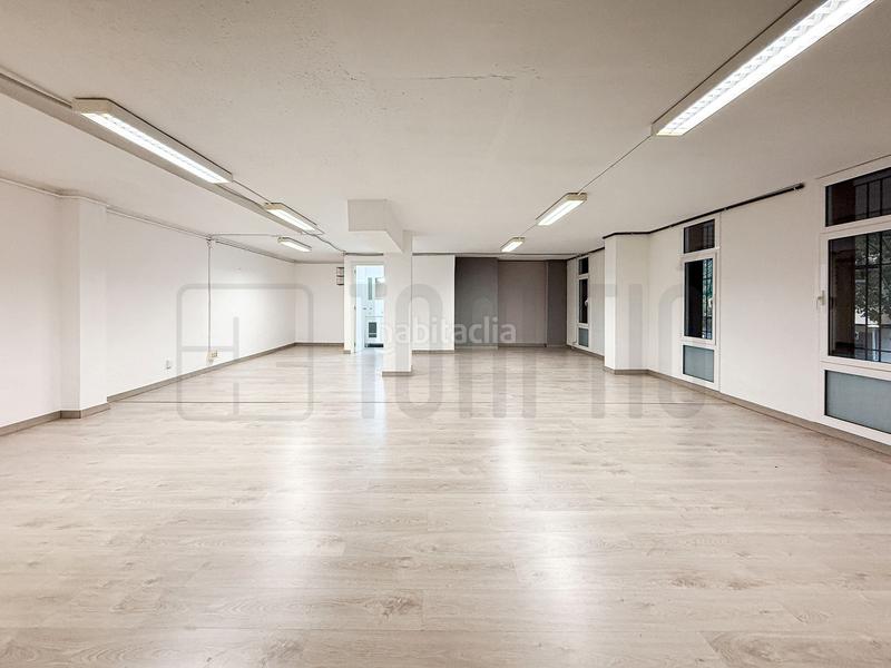 Foto eb361385-2a59-4485-9d7a-59312a87e729. Alquiler oficina  en la calle del sol, centro en Sabadell