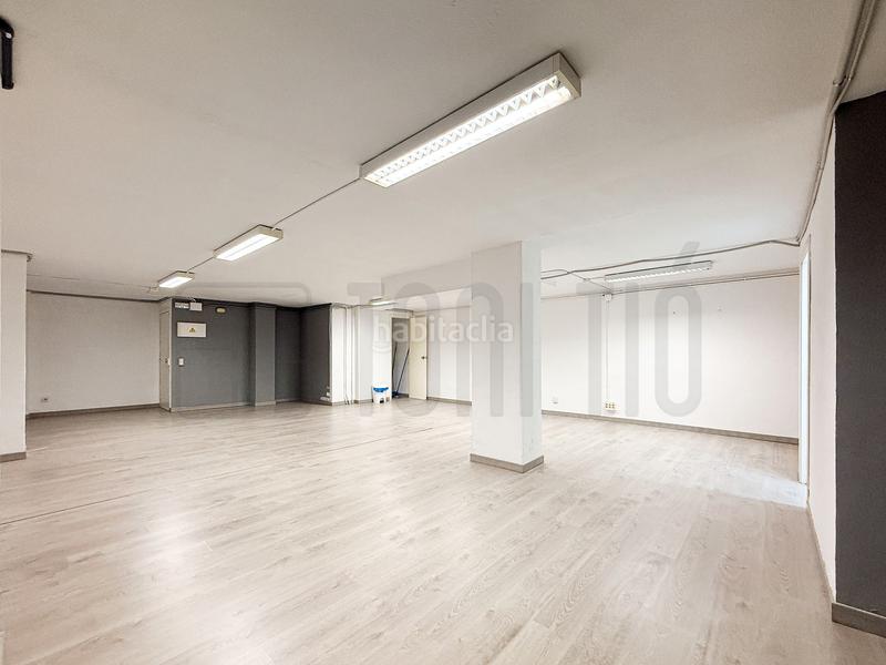 Foto 51b94999-9270-4abb-984b-e0cc249b4566. Rent office space with heating in Centre Sabadell