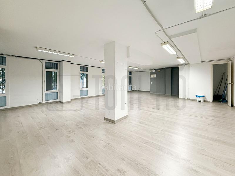 Foto b007779c-6daf-4709-9e18-8678a80be3f0. Rent office space with heating in Centre Sabadell
