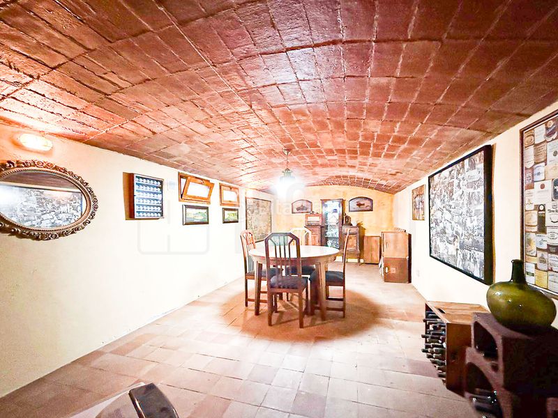 Foto 4368a0e9-d70f-4522-918d-86155d88c1cc. Casa amb calefacció aparcament a Creu Alta Sabadell