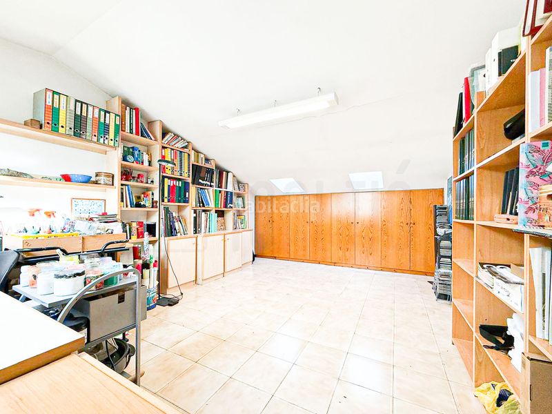 Foto 4e0cc639-5043-418e-997b-efea8a4505a7. Casa amb calefacció aparcament a Creu Alta Sabadell