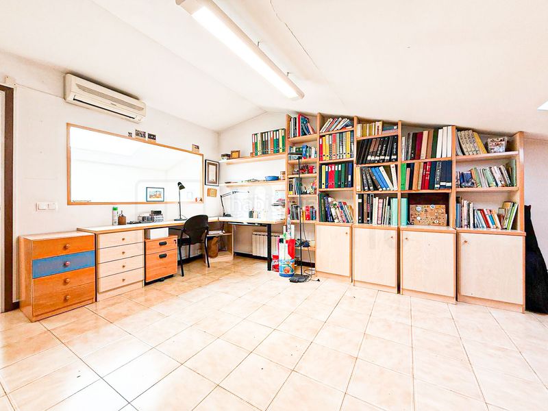 Foto 51649b83-8a99-4c01-a21d-6b9ee1995d57. Casa amb calefacció aparcament a Creu Alta Sabadell