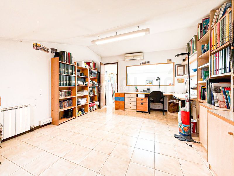 Foto 55dae209-1d29-49c4-a73d-d888d442ba05. Casa amb calefacció aparcament a Creu Alta Sabadell