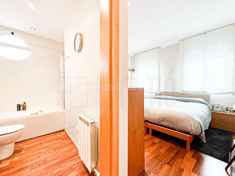 Foto a8b69caa-7b70-43dd-baba-52d1c7708963. Casa amb calefacció aparcament a Creu Alta Sabadell
