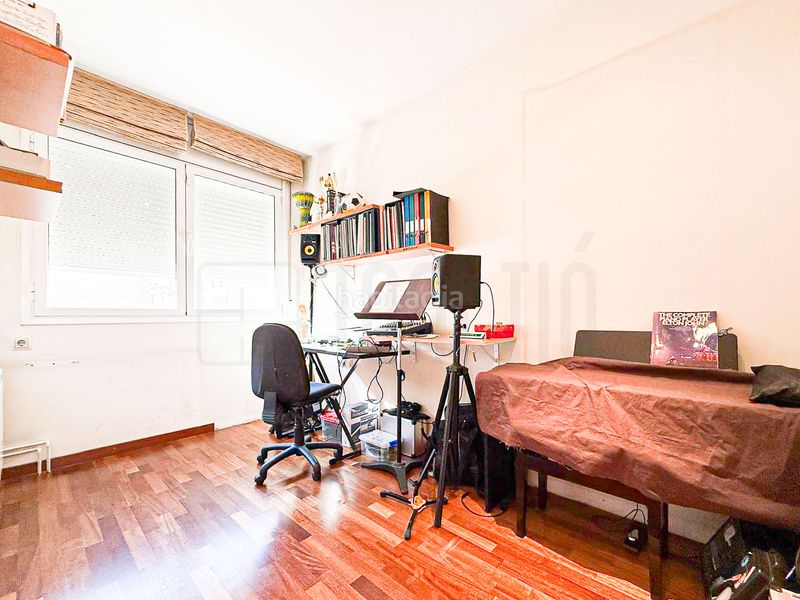 Foto b3f8e23e-e0f5-486e-8842-fa4034f4bc51. Casa amb calefacció aparcament a Creu Alta Sabadell