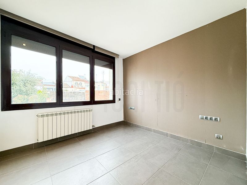 Foto 0b5caa71-e0b6-499c-804b-29cf3e5b2a49. Casa aparellada amb calefacció a Centre Sabadell