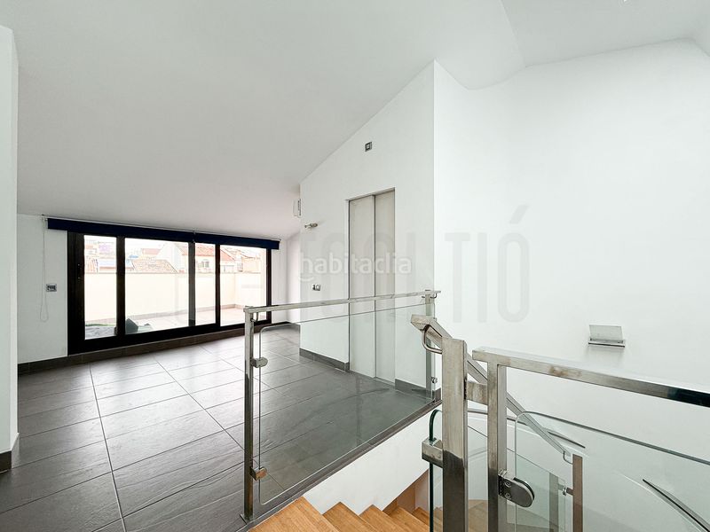 Foto 4a5be3d5-80b9-425a-936a-88b9ba9b4b1a. Casa aparellada amb calefacció a Centre Sabadell
