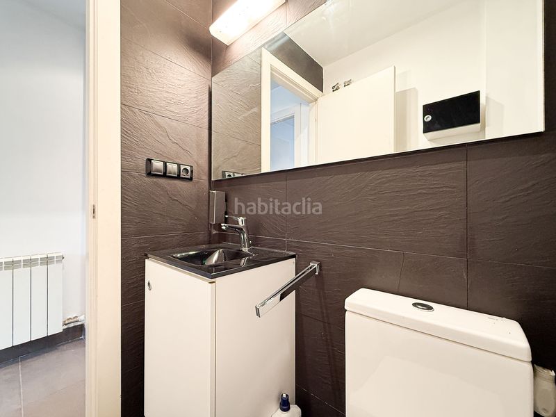 Foto b011107e-f1ac-4850-b332-2986e74bc58b. Casa aparellada amb calefacció a Centre Sabadell