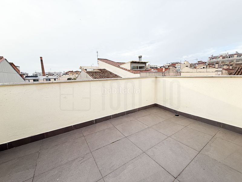 Foto dae1dd6c-2d89-4b83-9c81-31377372f8de. Casa aparellada amb calefacció a Centre Sabadell