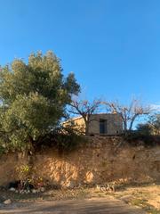Masia a Sierra Engarcerán. Terreno con edificación de piedra