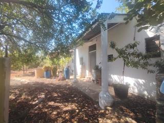 Bauernhof in Useres (les). Casa de campo con garaje, barbacoa, luz y agua.
