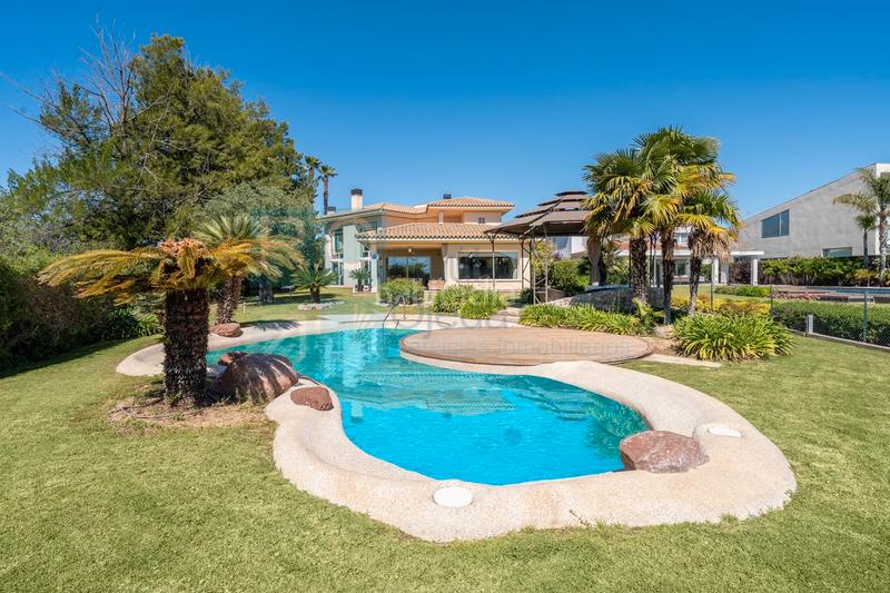 Foto 4fd23962-1086-4dbd-b8f3-f33f96bf656c. Chalet con camino riscaldamento parcheggio piscina in Reus