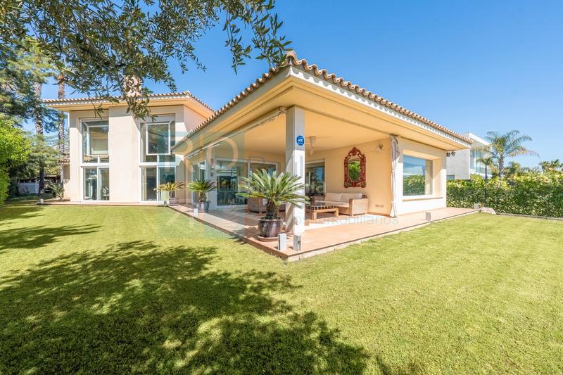 Foto e6c7b22d-7672-4898-88e9-fe0c864165b2. Chalet con camino riscaldamento parcheggio piscina in Reus