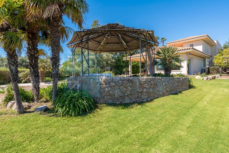 Foto ee806e84-1eae-4935-ba25-64d169818454. Chalet con camino riscaldamento parcheggio piscina in Reus