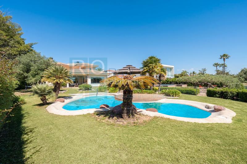 Foto 0b6f1e54-c84c-4d84-ad93-1b1860210b02. Xalet amb xemeneia calefacció aparcament piscina a Reus
