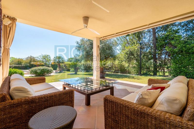 Foto 2a4360f8-7ddd-4cad-a003-f42a22e5c0bd. Xalet amb xemeneia calefacció aparcament piscina a Reus