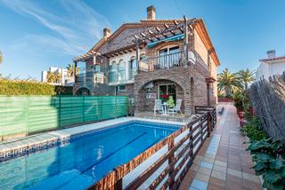 Maison jumele dans N/a. Chalet pareado 4h en cambrils con espectaculares vistas al mar