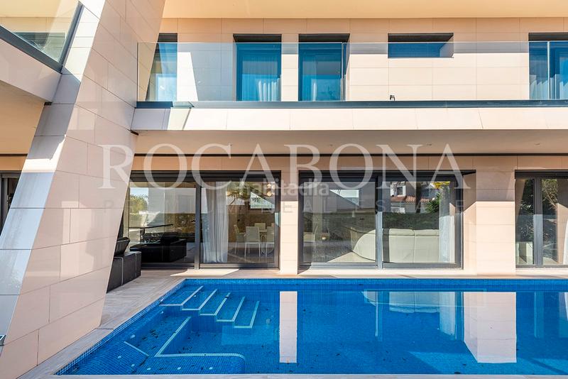 Foto 021a1ff2-1eba-4a06-8298-0a1312f964e0. Chalet con camino riscaldamento piscina in mar Cambrils Cambrils