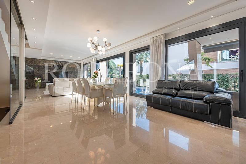 Foto afdcdf4f-eee4-43ab-8369-e91a430535e9. Chalet con camino riscaldamento piscina in mar Cambrils Cambrils