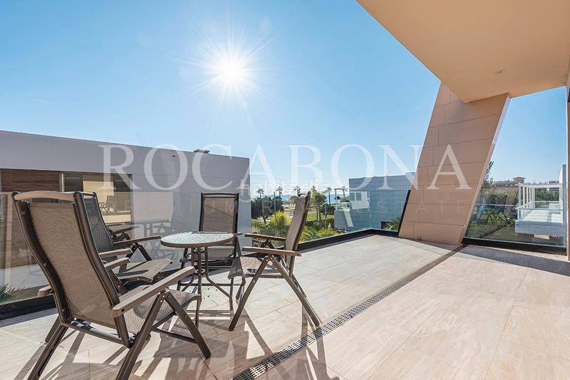 Foto bb24f42c-0b63-43f0-aec9-7ab3fd3a0e08. Chalet con camino riscaldamento piscina in mar Cambrils Cambrils