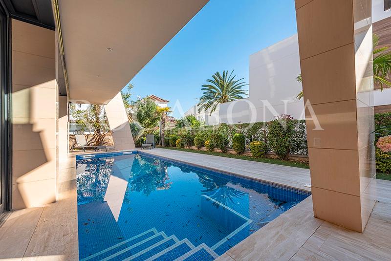 Foto c14db090-514f-4845-b856-7d25fd425701. Chalet con camino riscaldamento piscina in mar Cambrils Cambrils