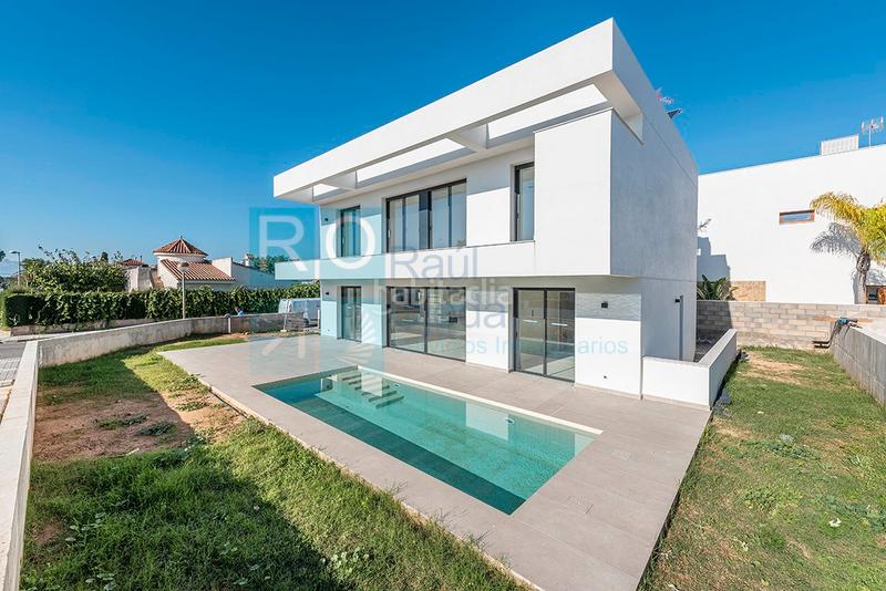 Foto 870960e4-b0c1-44e7-9825-09557c9c704b. Chalet in carrer copèrnic 8 in mar Cambrils Cambrils