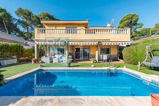 Chalet in Carrer de cosse 26