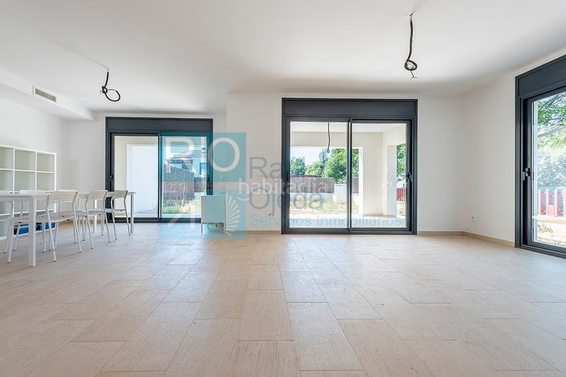 Foto 1212428b-ffaf-4fbe-aa7d-db208146750b. Casa pareada en carrer de alfred sisley 28 en El Dorado Platja Cambrils