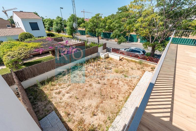 Foto 2802ef4e-ff19-4f55-b8af-c41730a294ad. Casa pareada en carrer de alfred sisley 28 en El Dorado Platja Cambrils