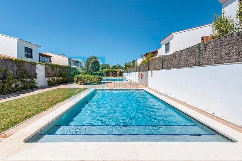 Foto 460f1f8a-d16a-4b39-92fa-1f9e9dde4328. Casa pareada en carrer de alfred sisley 28 en El Dorado Platja Cambrils