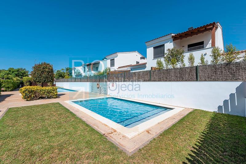 Foto a0e40358-529b-4ed1-905f-fd47961012c9. Casa pareada en carrer de alfred sisley 28 en El Dorado Platja Cambrils