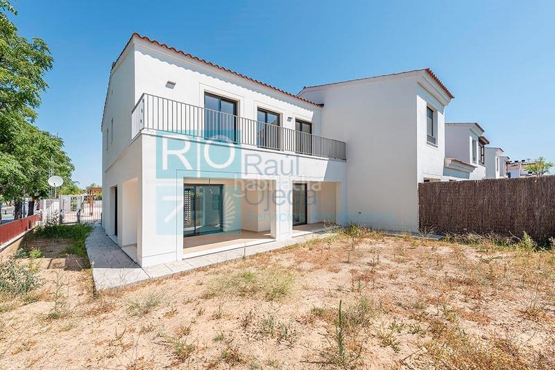 Foto dea2733c-55f3-4811-81c2-b9679a501391. Casa pareada en carrer de alfred sisley 28 en El Dorado Platja Cambrils