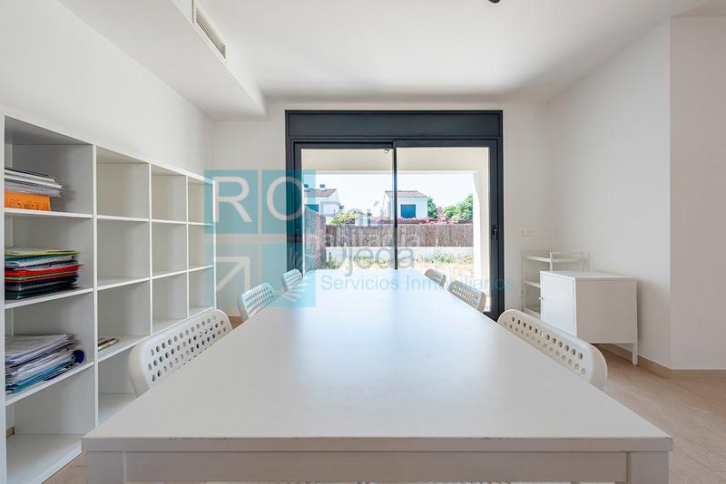 Foto fbd2af4c-a22e-484f-b548-97f36835e4ad. Casa pareada en carrer de alfred sisley 28 en El Dorado Platja Cambrils