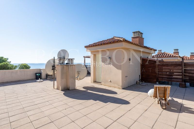 Foto 024e76a5-c821-49e3-9d94-15f12858e63e. Casa adossada amb calefacció aparcament piscina a Salou
