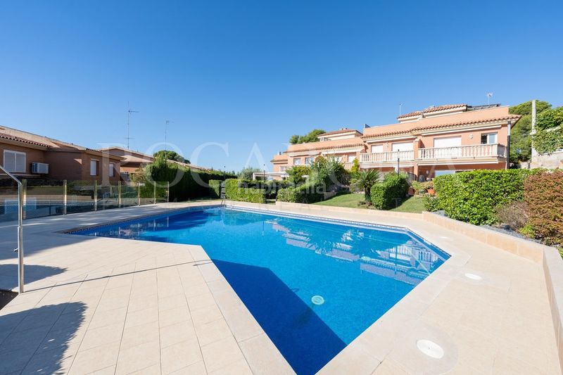 Foto 30d7d552-65b9-4000-baae-f3fc9e769e66. Casa adossada amb calefacció aparcament piscina a Salou
