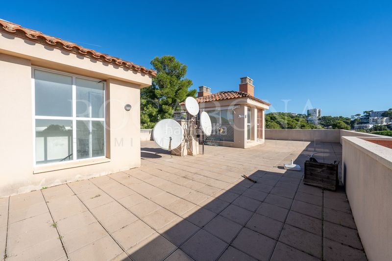 Foto ee04c1e8-ce32-49f6-90df-e12bdc6512b3. Casa adossada amb calefacció aparcament piscina a Salou